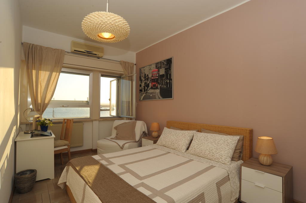 B&B Mare Di Augusta La Finestra Sul Porto Room photo